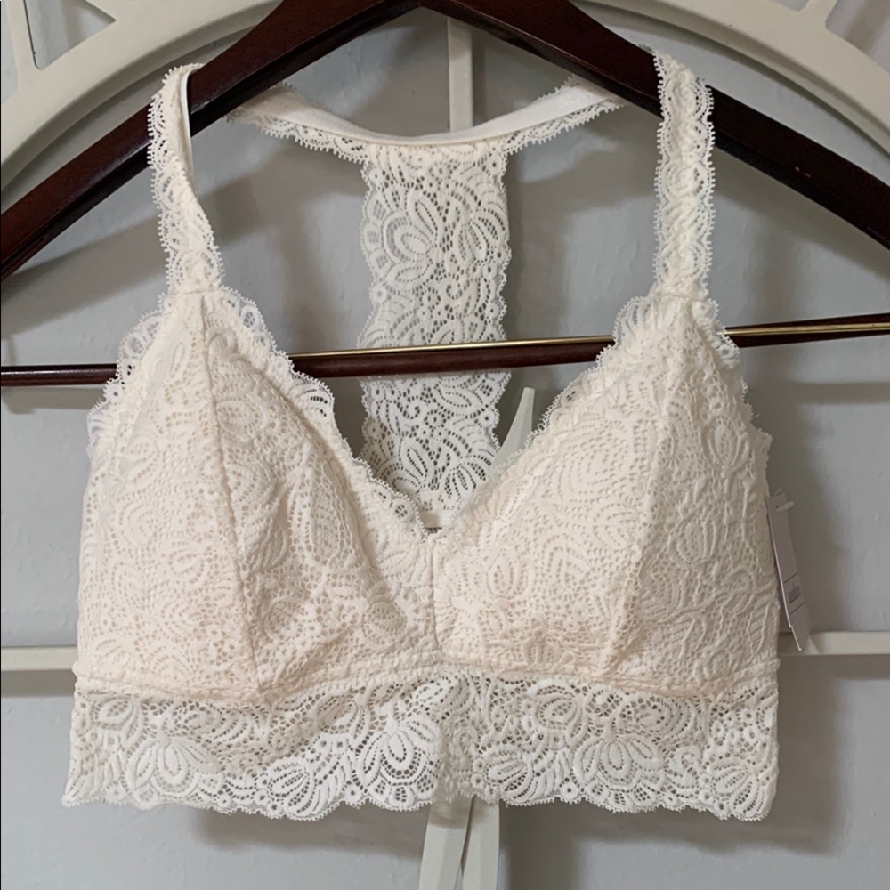 Elegant Lace Bralette in Cream